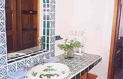 bathroom.jpg (13920 bytes)